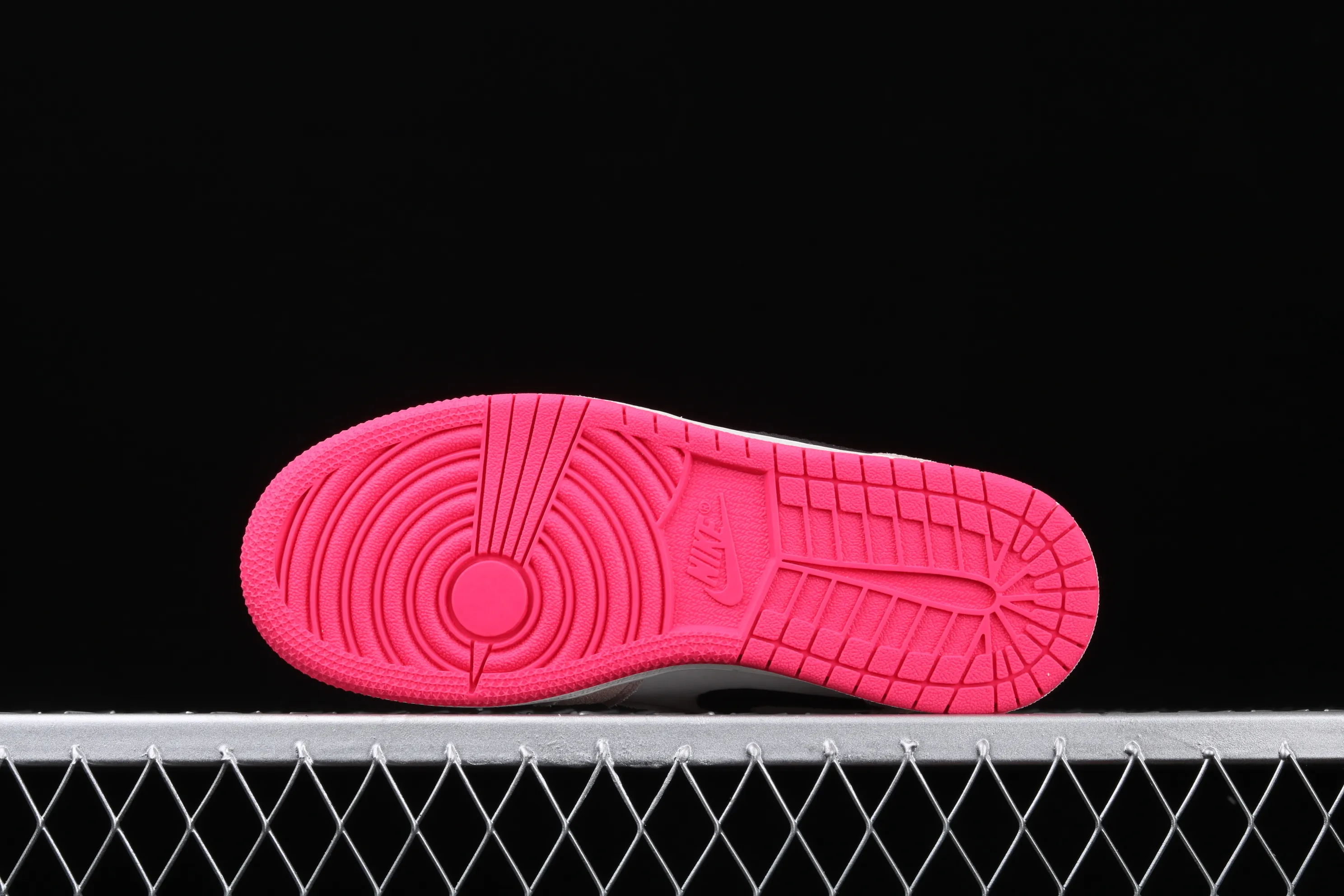 All categories Air Jordan Jordan series basketball shoes Air Jordan 1 Mid Different versions Air Jordan 1 Mid AJ1 Dirty pink suede mid-top toe 852542-801